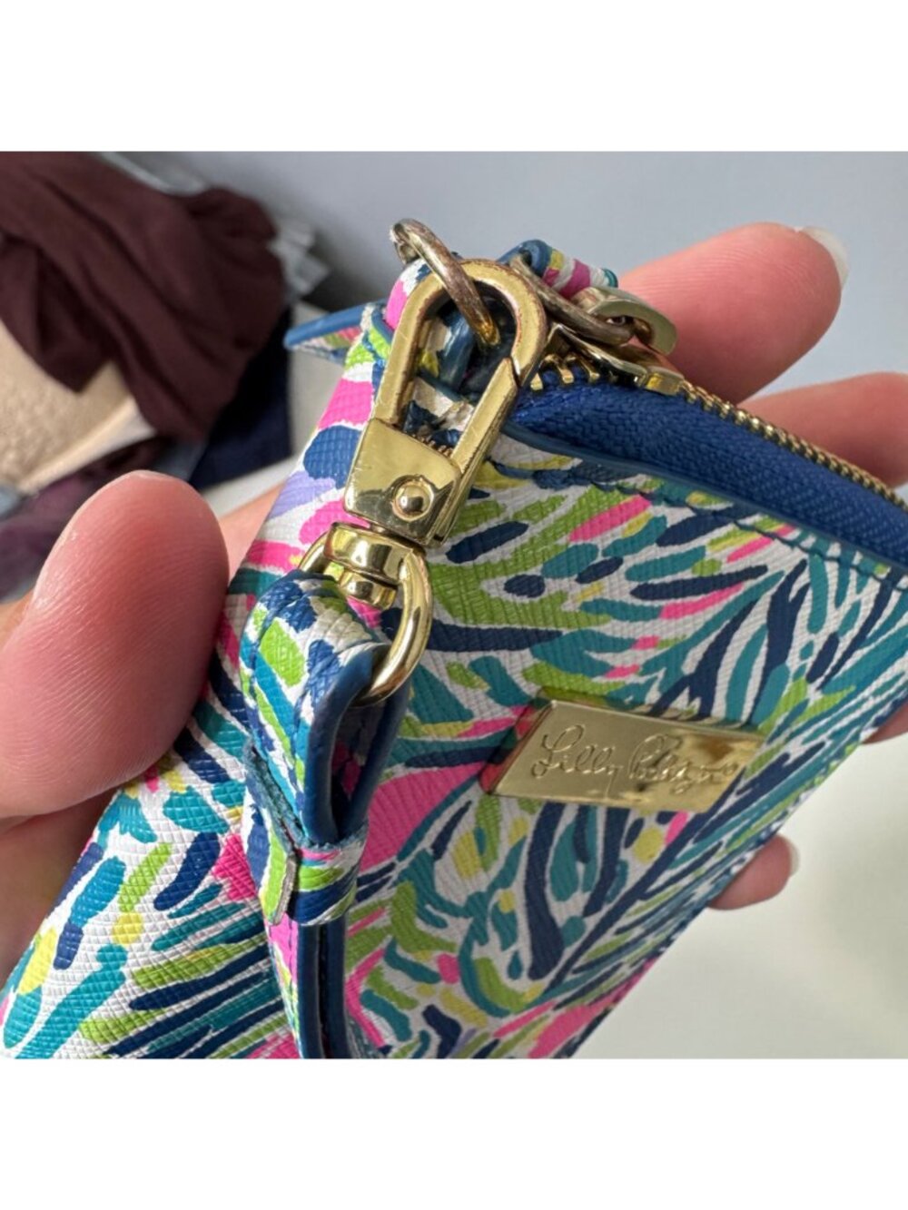 LILLY PULITZER tiki palm wristlet - Picture 4 of 8